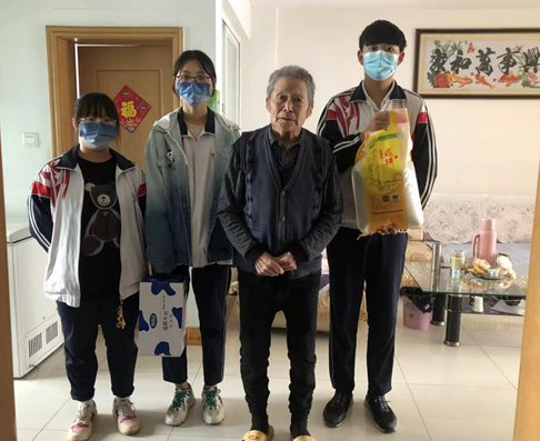 “敬老月• 爱心小分队”走进社区——尊老爱老，我们在行动！(图3)