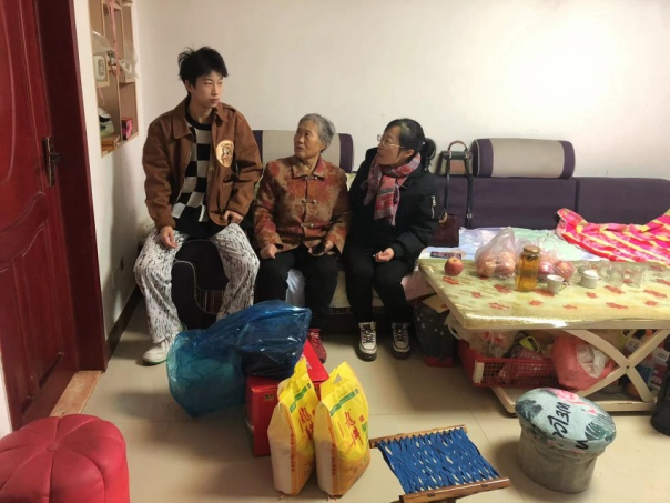 新年将至年味渐浓，温暖送达学生家中(图7)